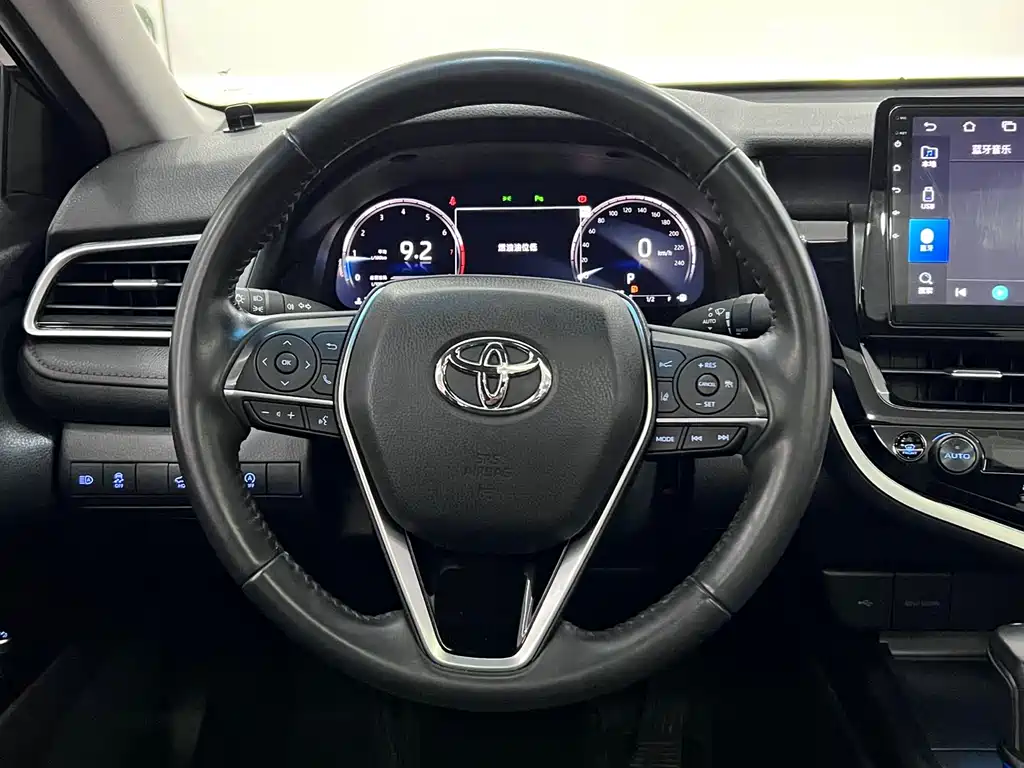 Toyota Camry 2023 — фото 15