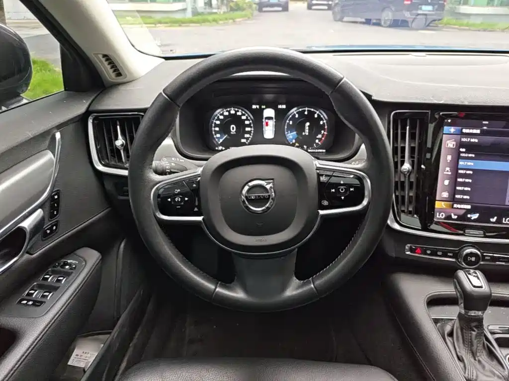 Volvo S90 2019 — фото 11