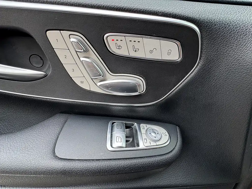 Mercedes-Benz V-Class 2018 — фото 14
