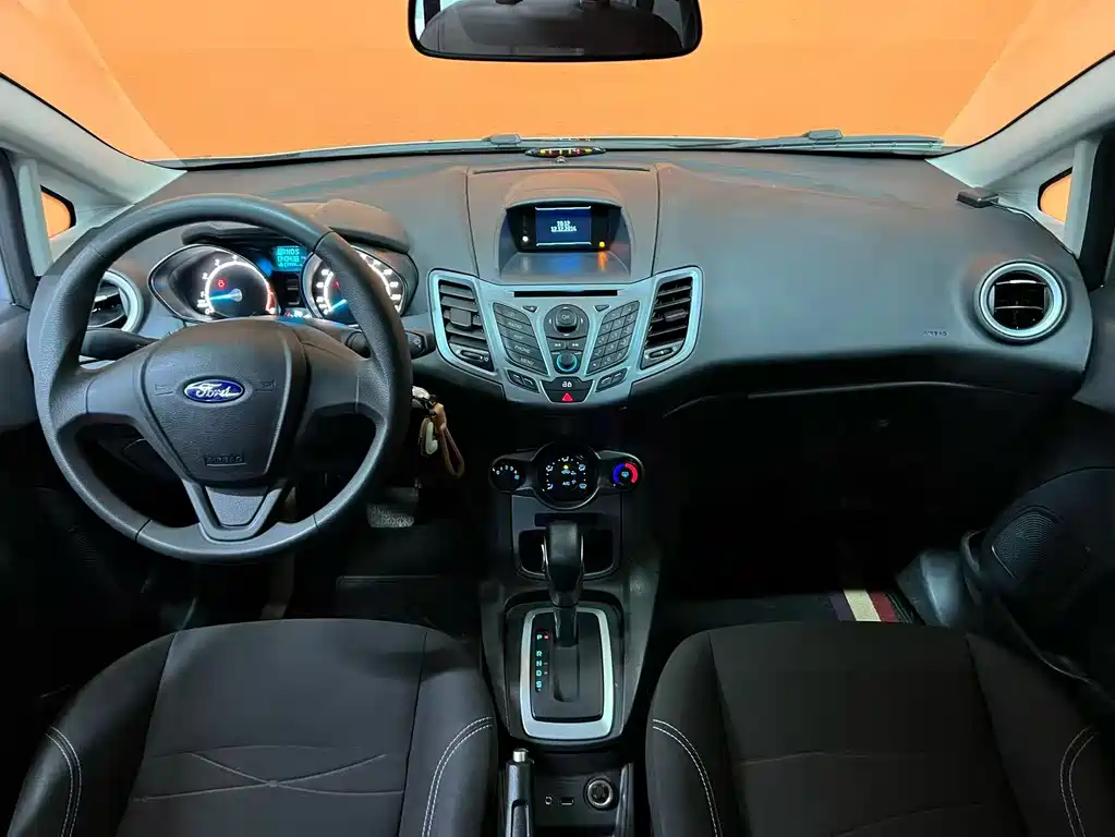 Ford Fiesta 2015 — фото 9