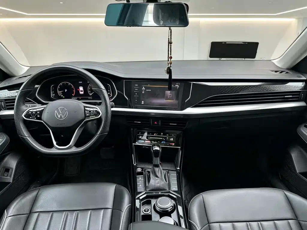 Volkswagen Passat 2023 — фото 4
