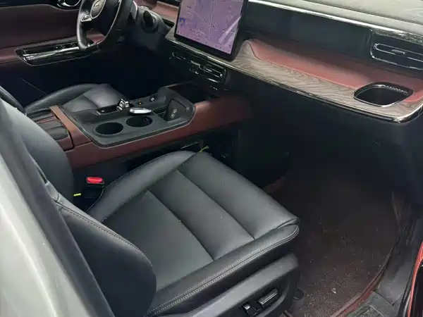 GAC Trumpchi E8 PHEV 2025