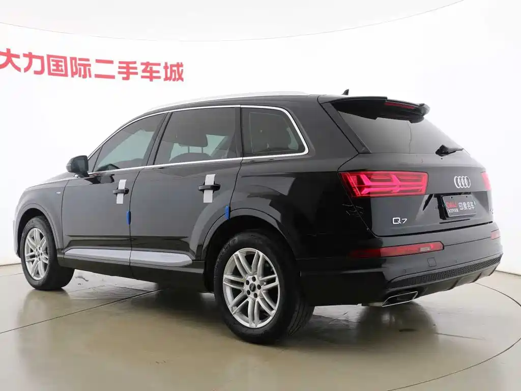 Audi Q7 2018 — фото 16