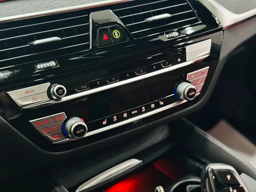 BMW 5 Series 2021 — фото 14
