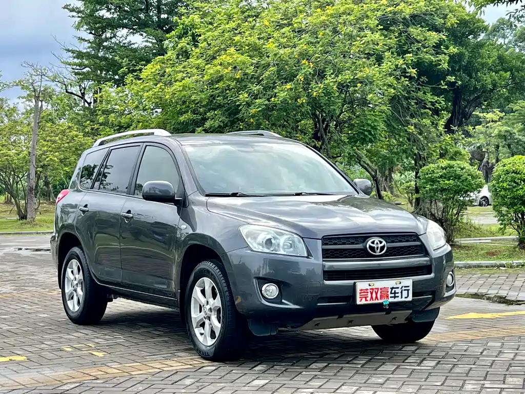 Toyota RAV4 2012 — фото 3