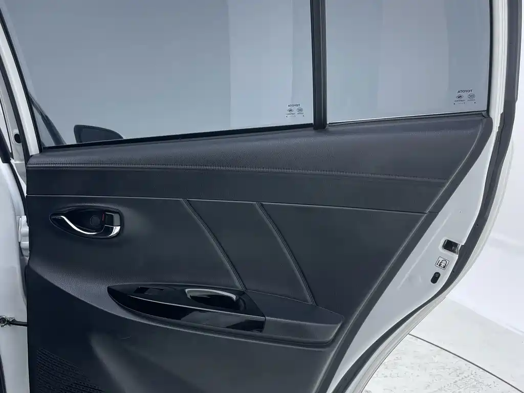 Toyota Yaris L 2022 — фото 30