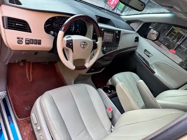 Toyota Sienna 2011