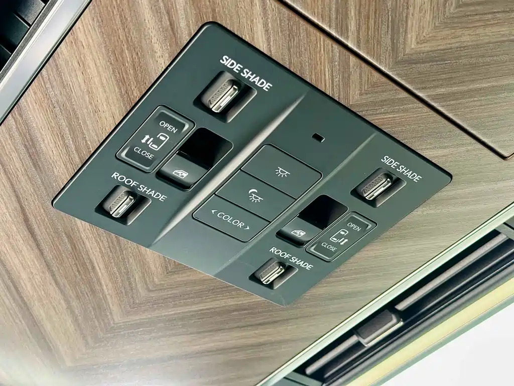 Lexus LM 2024 — фото 18