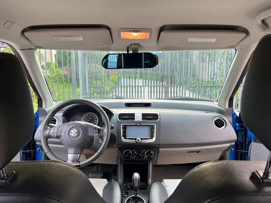 Suzuki Swift 2013 — фото 12