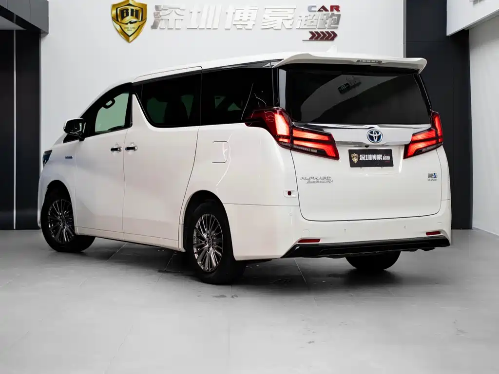Toyota Alphard 2023 — фото 5