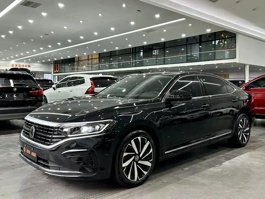 Volkswagen Passat 2023 — фото 1