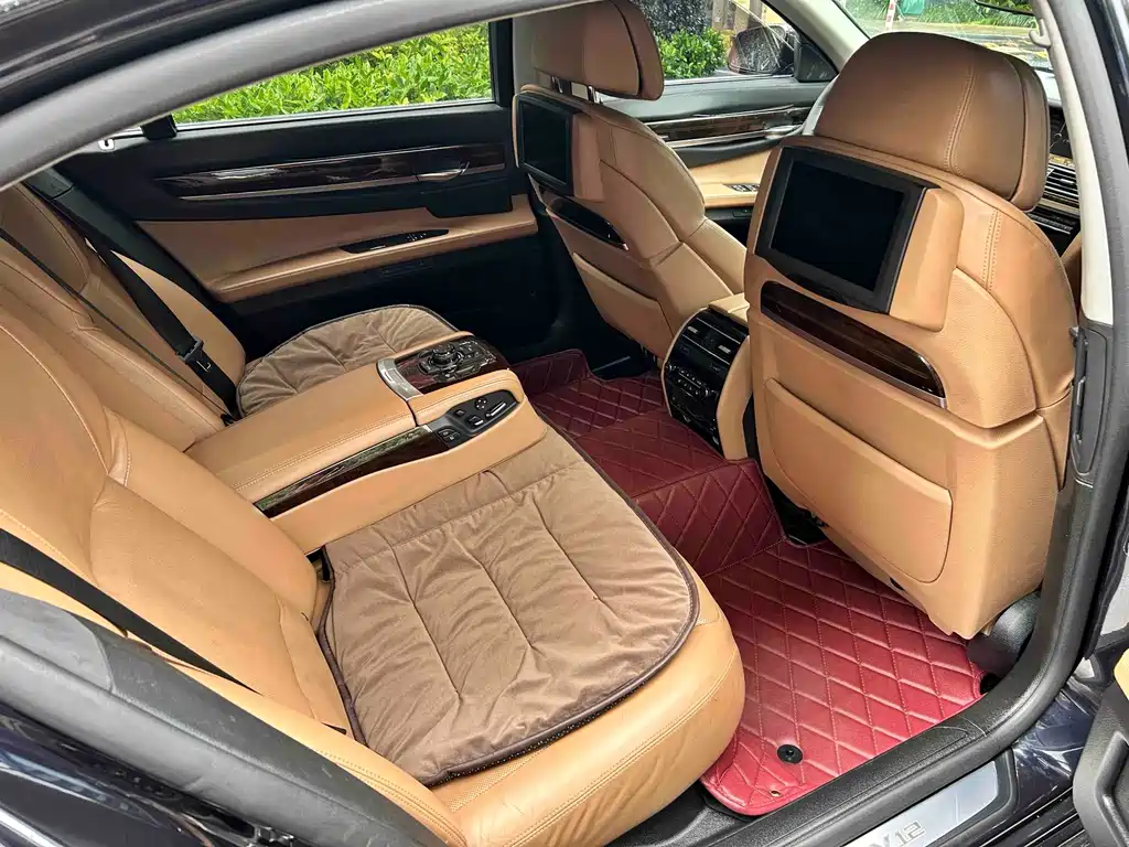 BMW 7 Series 2013 — фото 16
