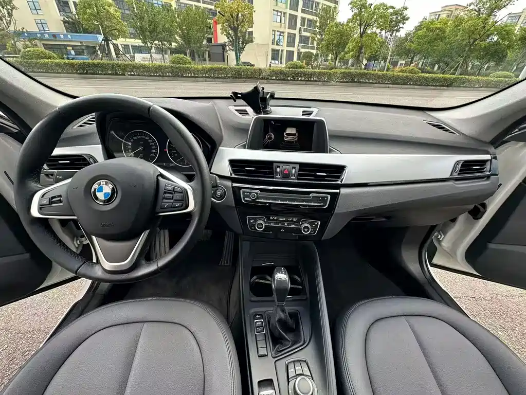 BMW X1 2017 — фото 8