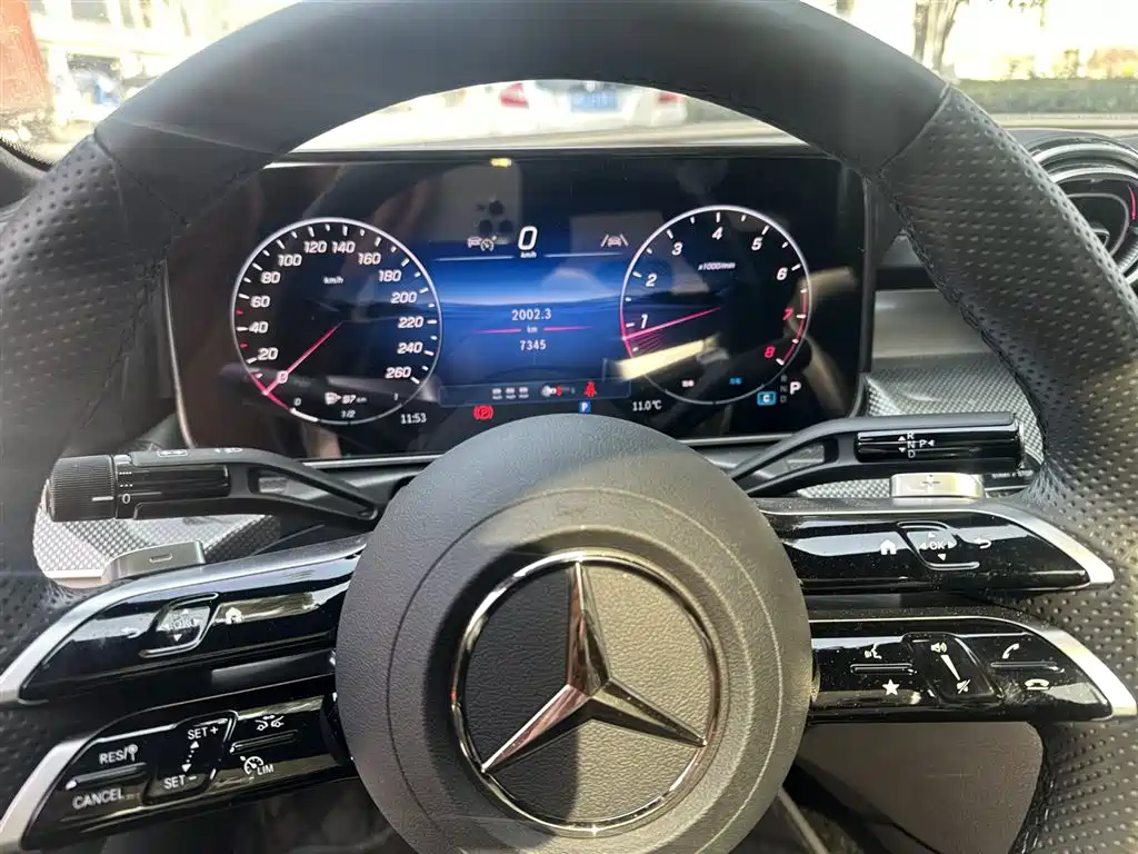 Mercedes-Benz C-Class 2025 — фото 3