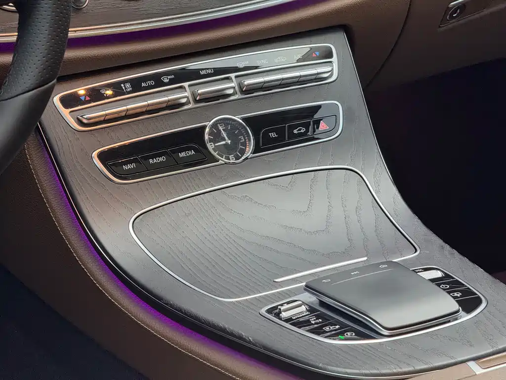 Mercedes-Benz E-Class 2019 — фото 12