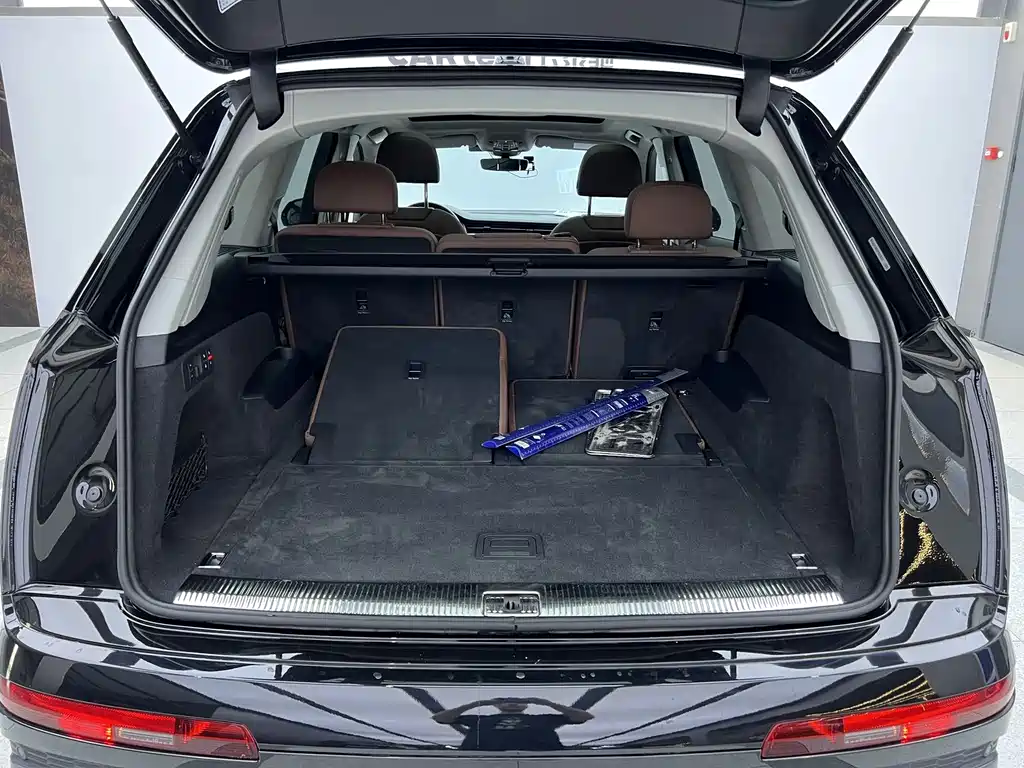 Audi Q7 2023 — фото 32