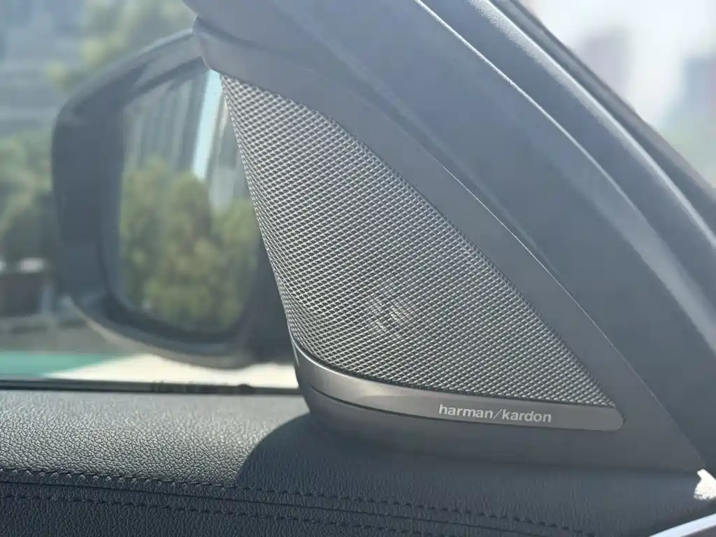 BMW 5 Series 2018 — фото 15