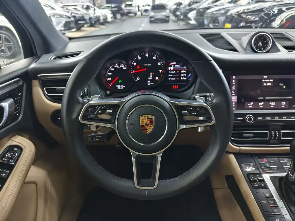 Porsche Macan 2020 — фото 10