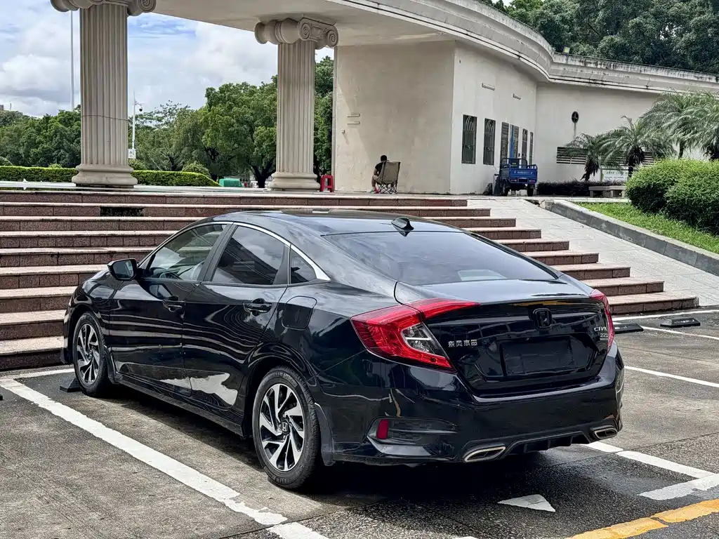 Honda Civic 2017 — фото 10