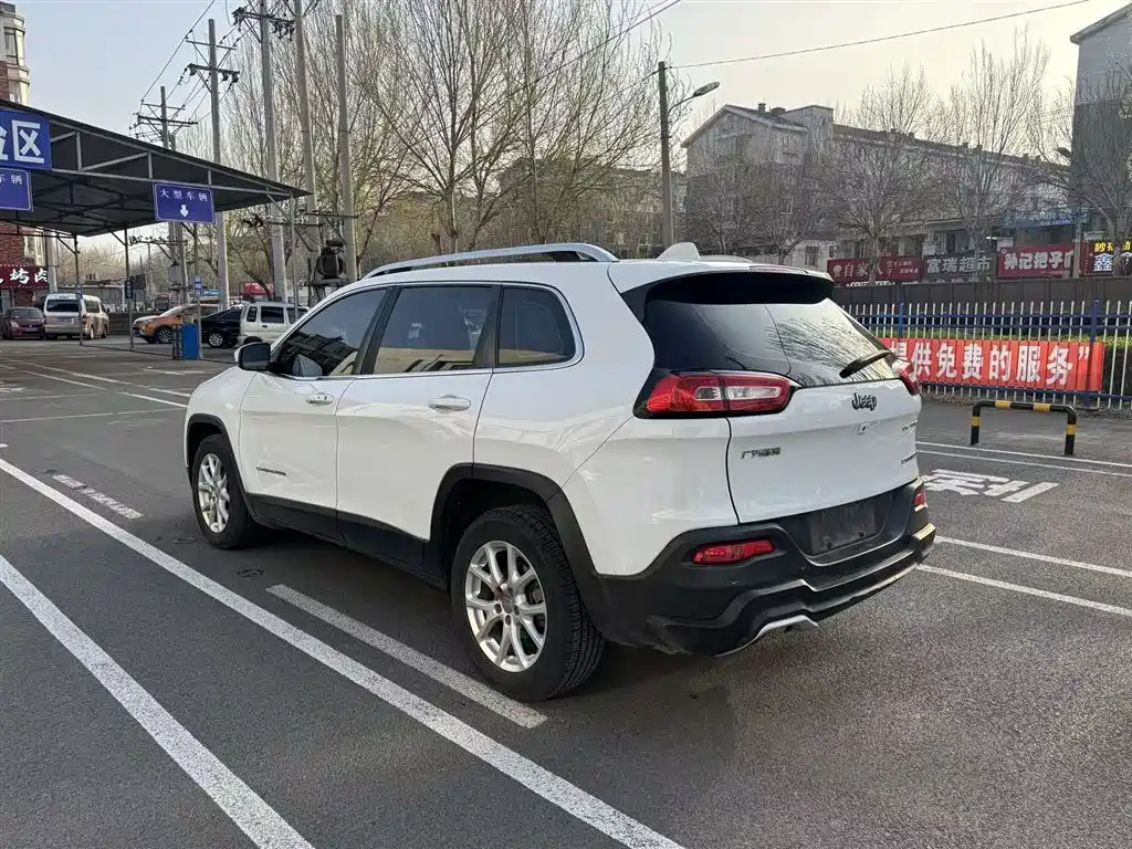 Jeep Cherokee 2018 — фото 6