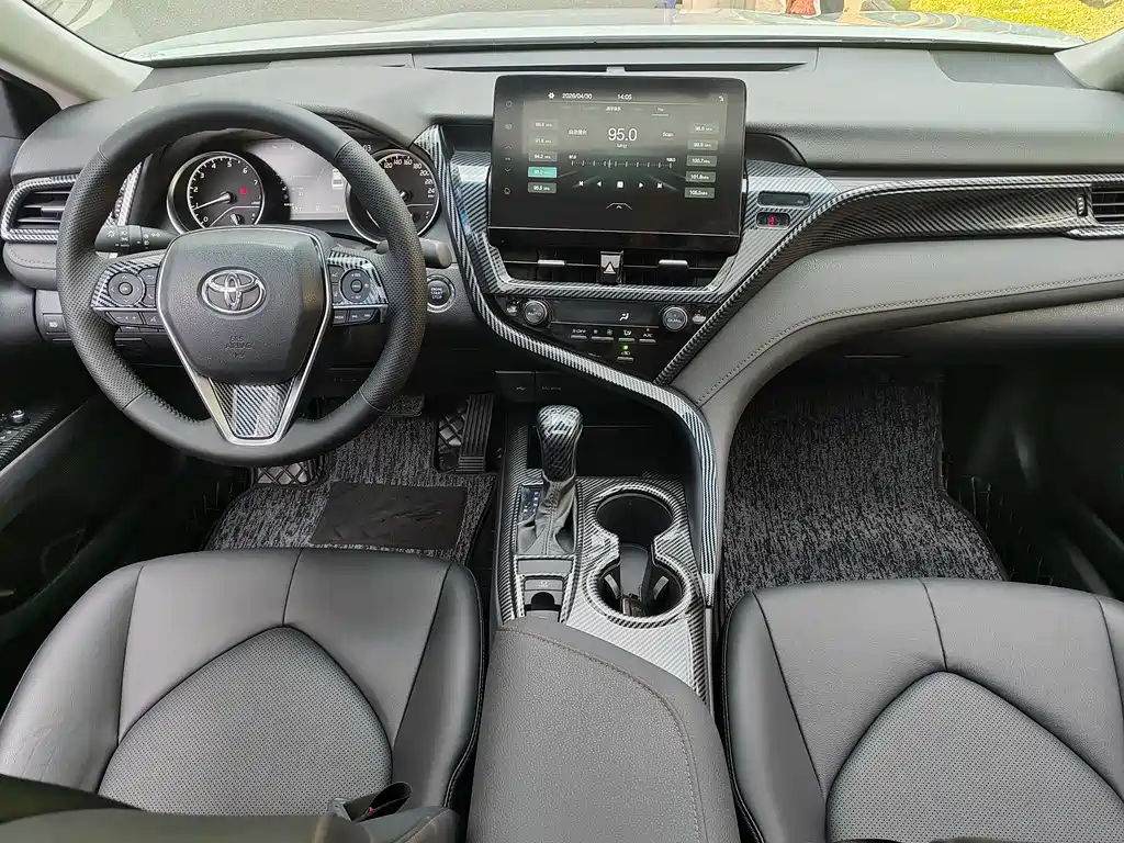 Toyota Camry 2023 — фото 6