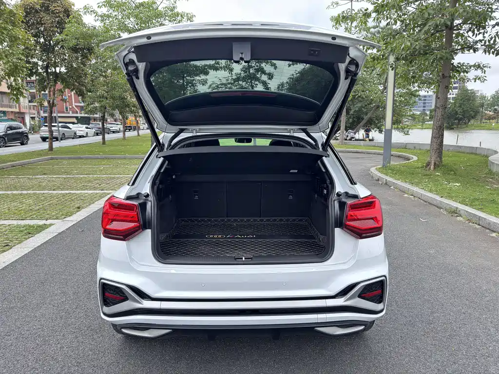 Audi Q2L 2023 — фото 16