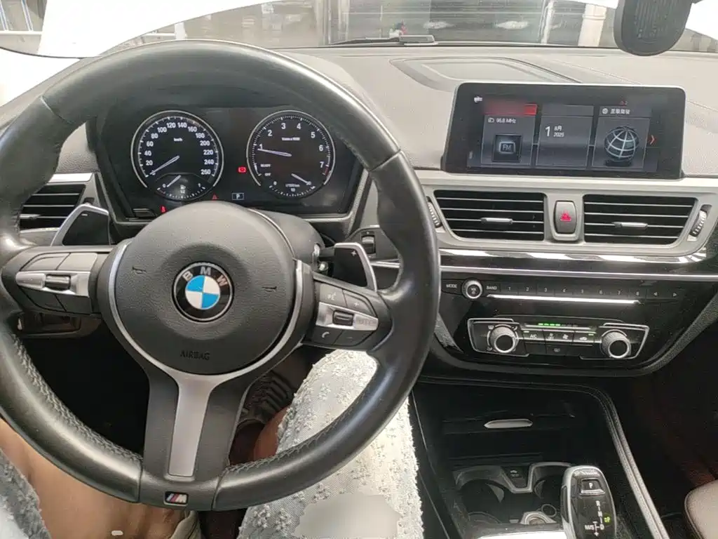 BMW 1 Series 2020 — фото 10