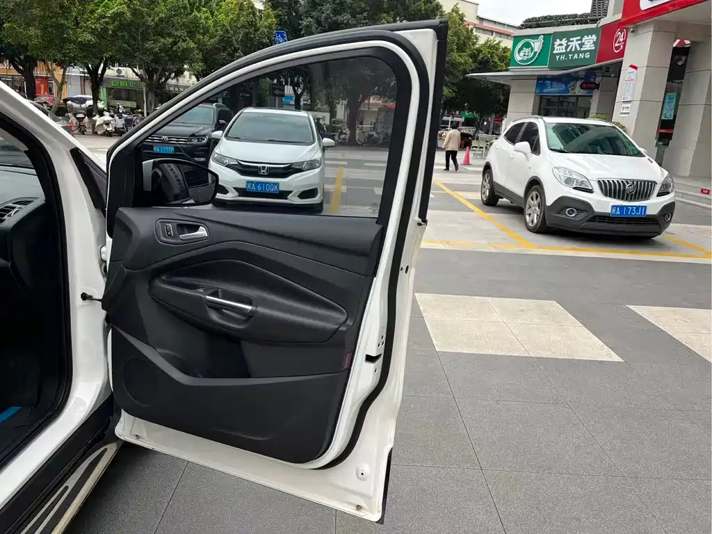 Ford Kuga 2018 — фото 28