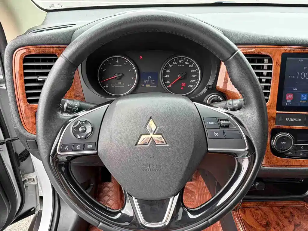 Mitsubishi Outlander 2018 — фото 13