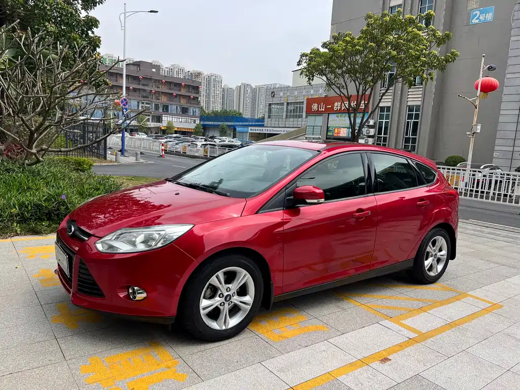 Ford Focus 2014 — фото 3