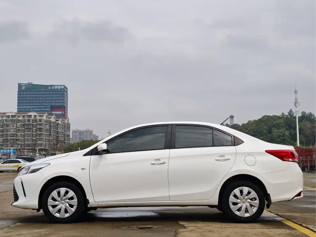 Toyota Vios 2017 — фото 10
