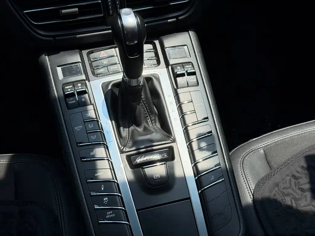 Porsche Macan 2019 — фото 15