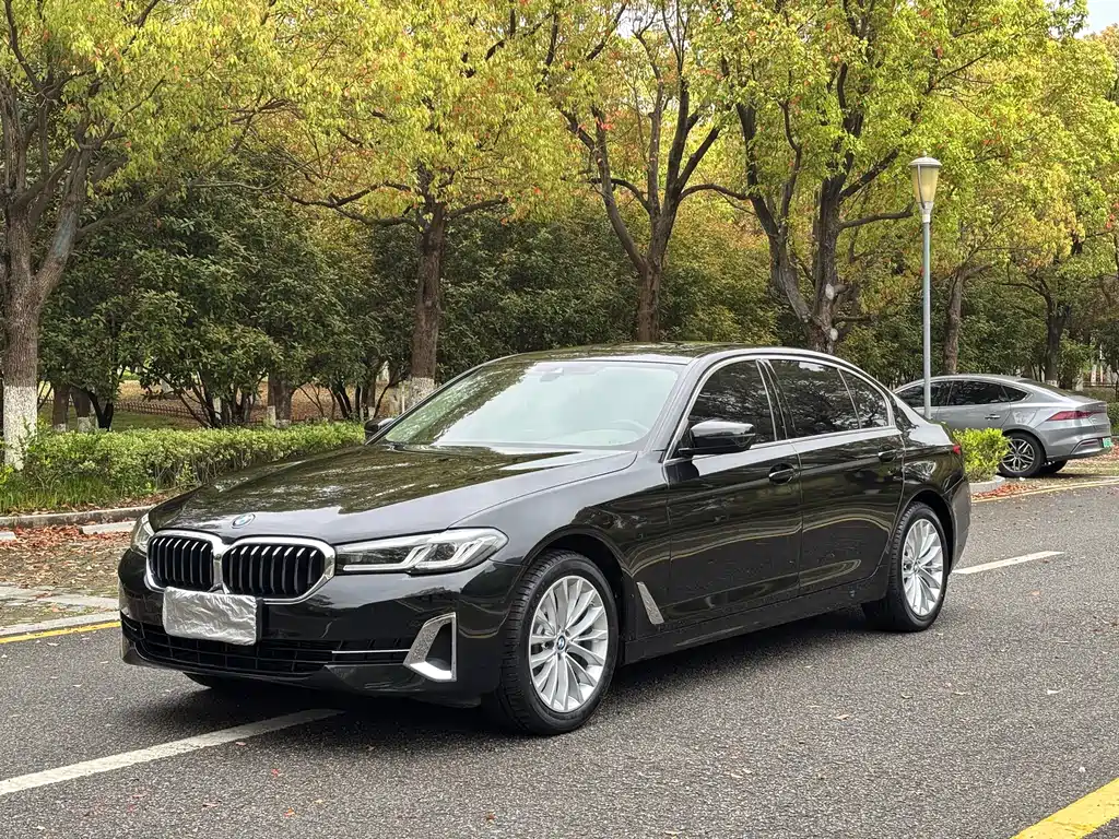BMW 5 Series 2023 — фото 1