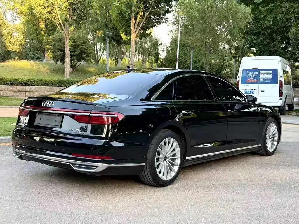 Audi A8 2021 — фото 9