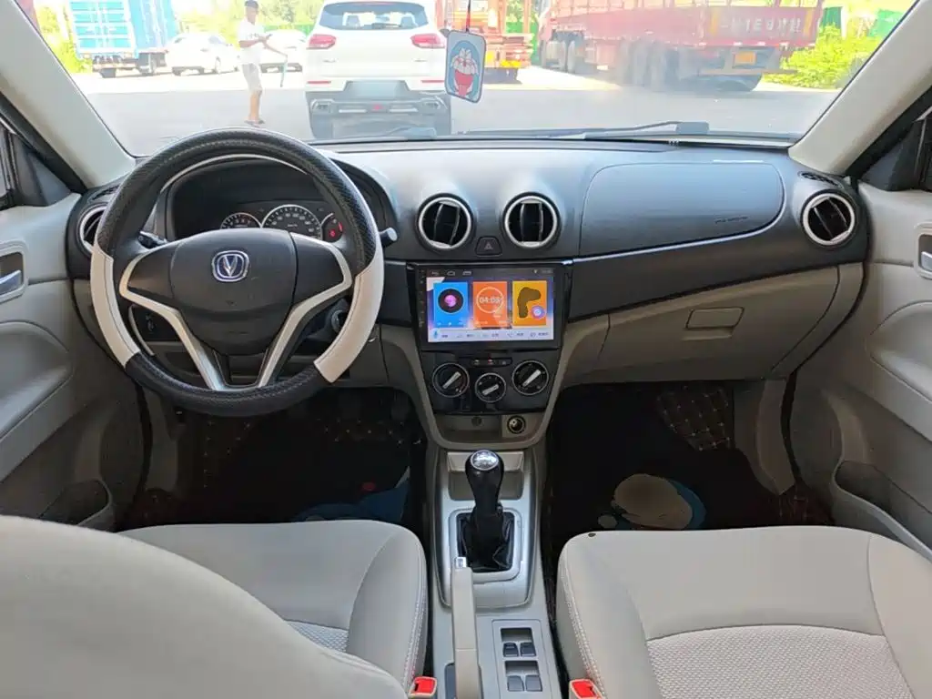 Changan Yuexiang V3 2018 — фото 10