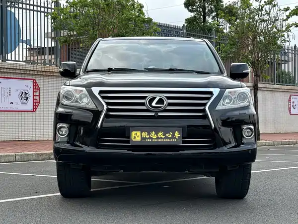 Lexus LX 2013