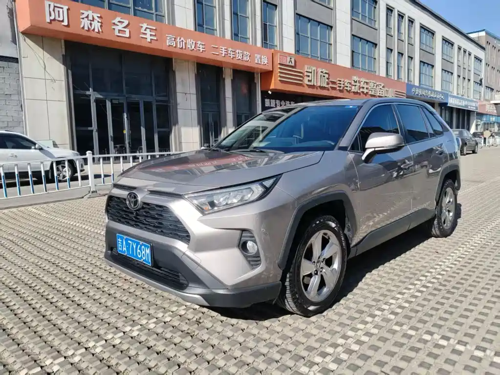 Toyota RAV4 2021 — фото 3
