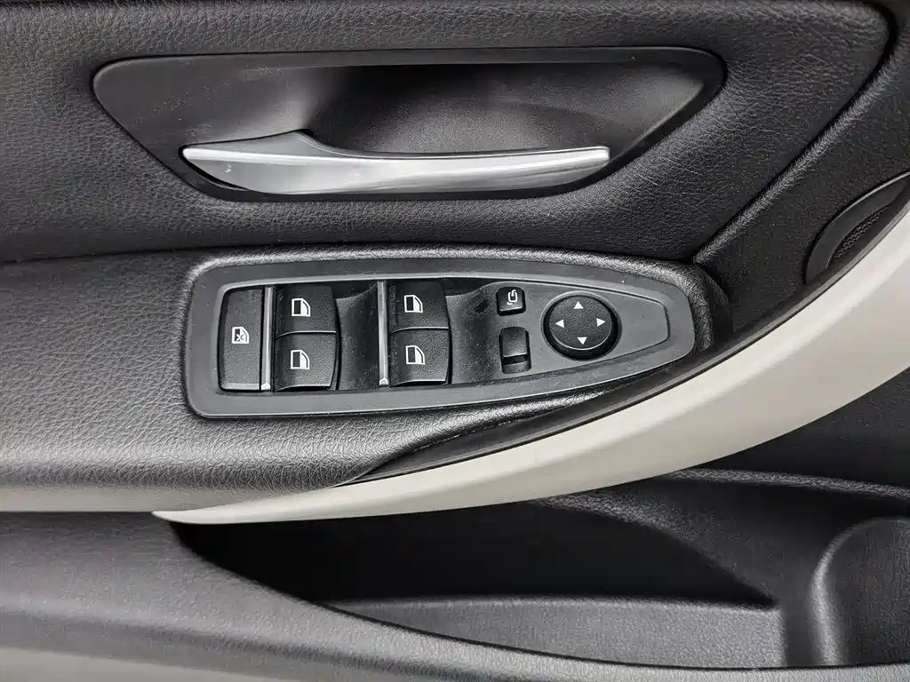 BMW 3 Series 2016 — фото 9