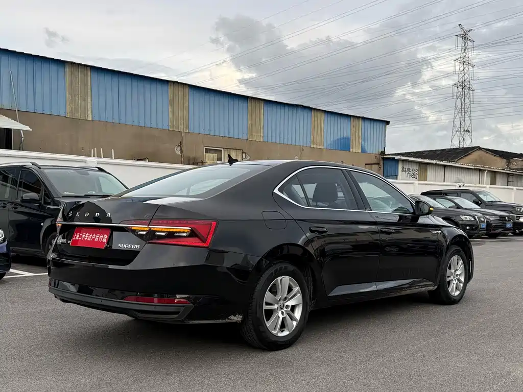 Skoda Superb 2021 — фото 14