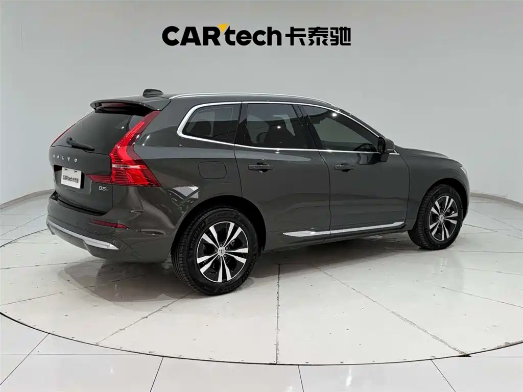 Volvo XC60 2022 — фото 11