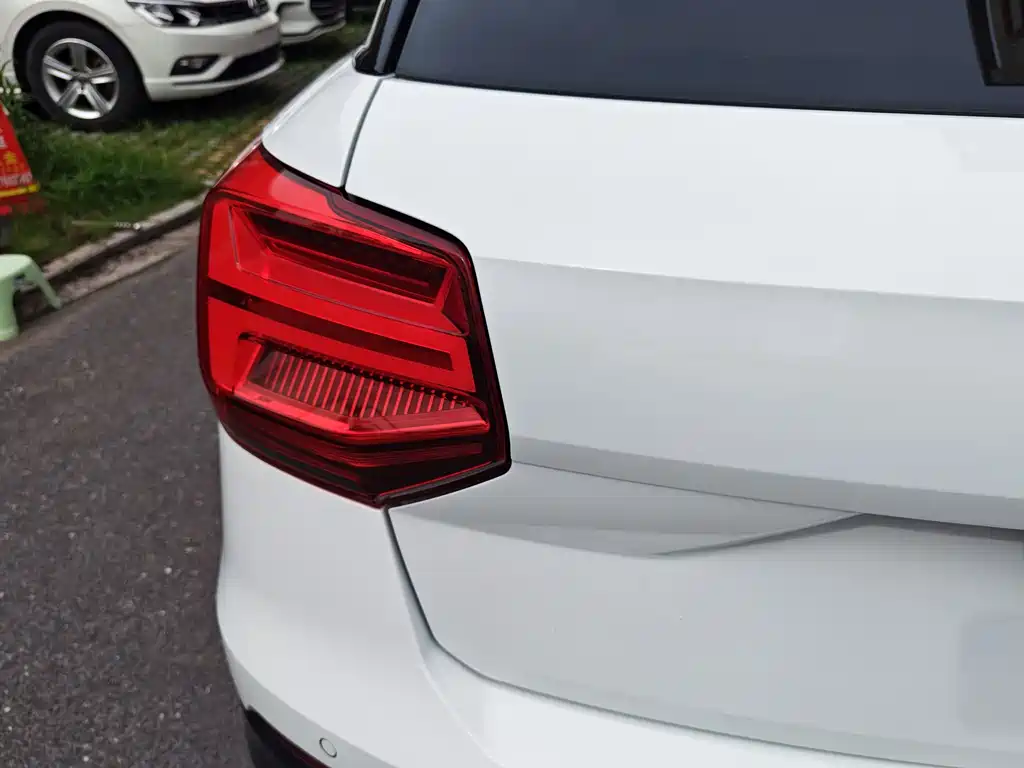 Audi Q2L 2019 — фото 11