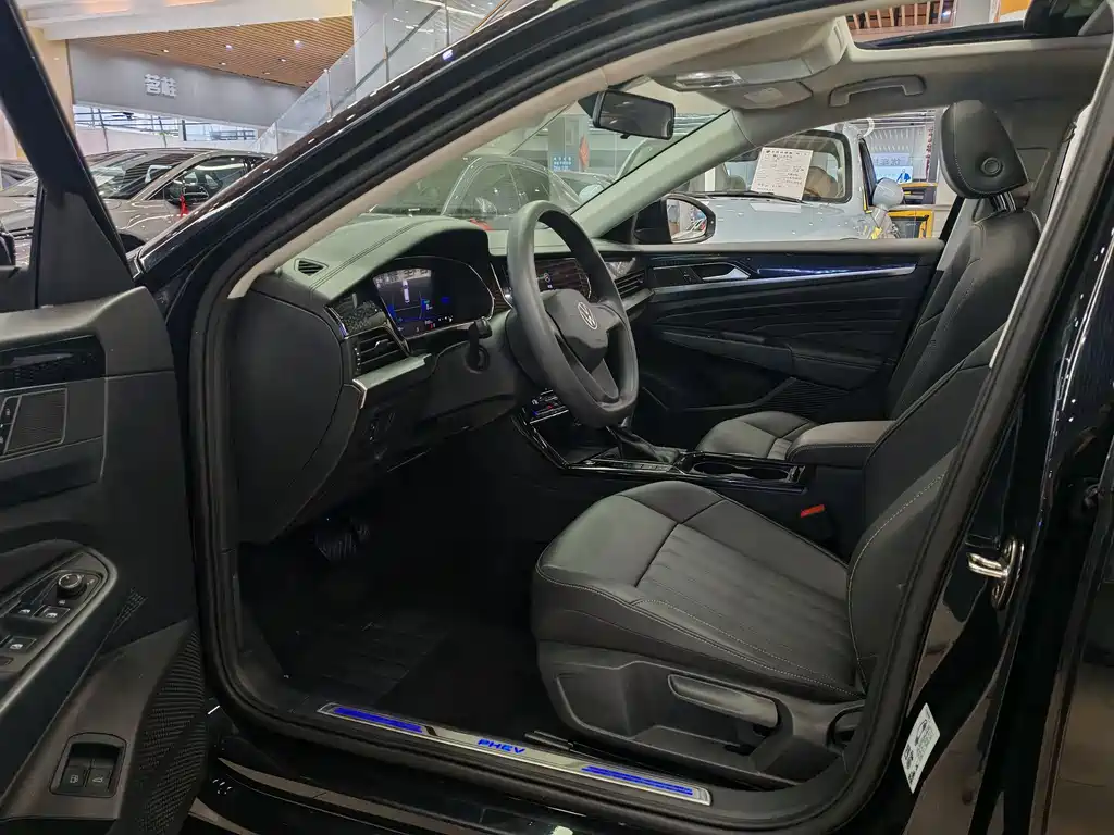 Volkswagen Passat PHEV 2023 — фото 9