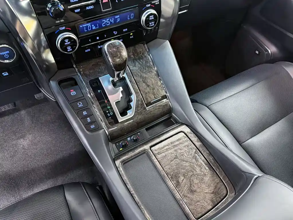 Toyota Alphard 2021 — фото 19