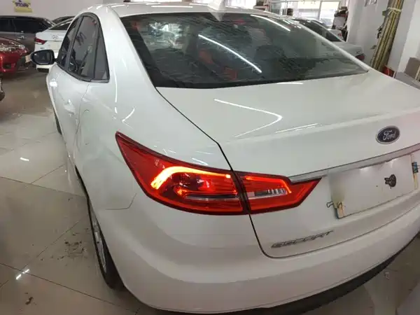 Ford Escort 2021