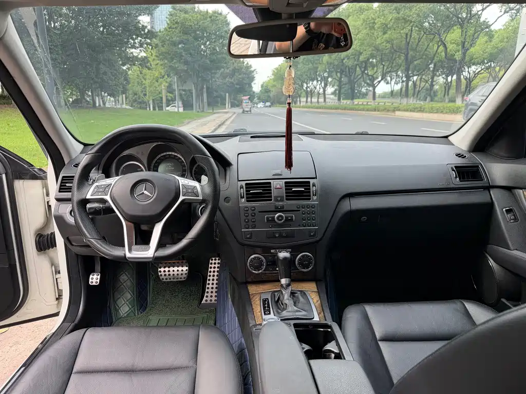 Mercedes-Benz C-Class 2010 — фото 14