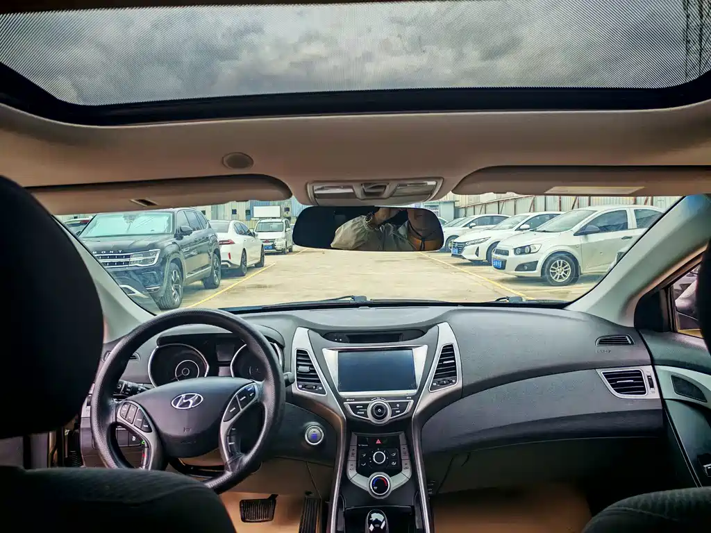 Hyundai Elantra Langdong 2017 — фото 9