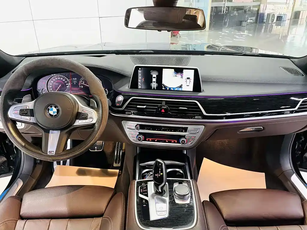 BMW 7 Series 2018 — фото 9