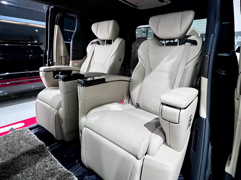 Toyota Alphard — фото 8