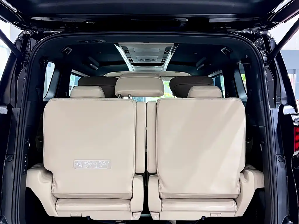 Toyota Alphard — фото 17