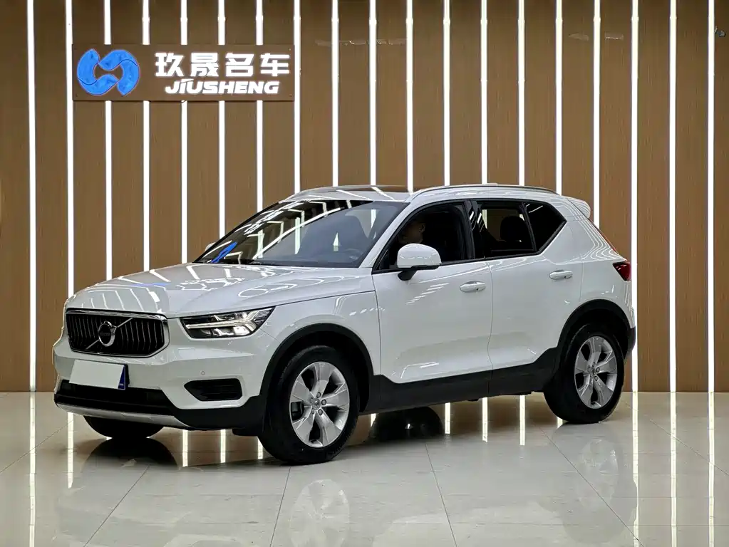 Volvo XC40 2020 — фото 1